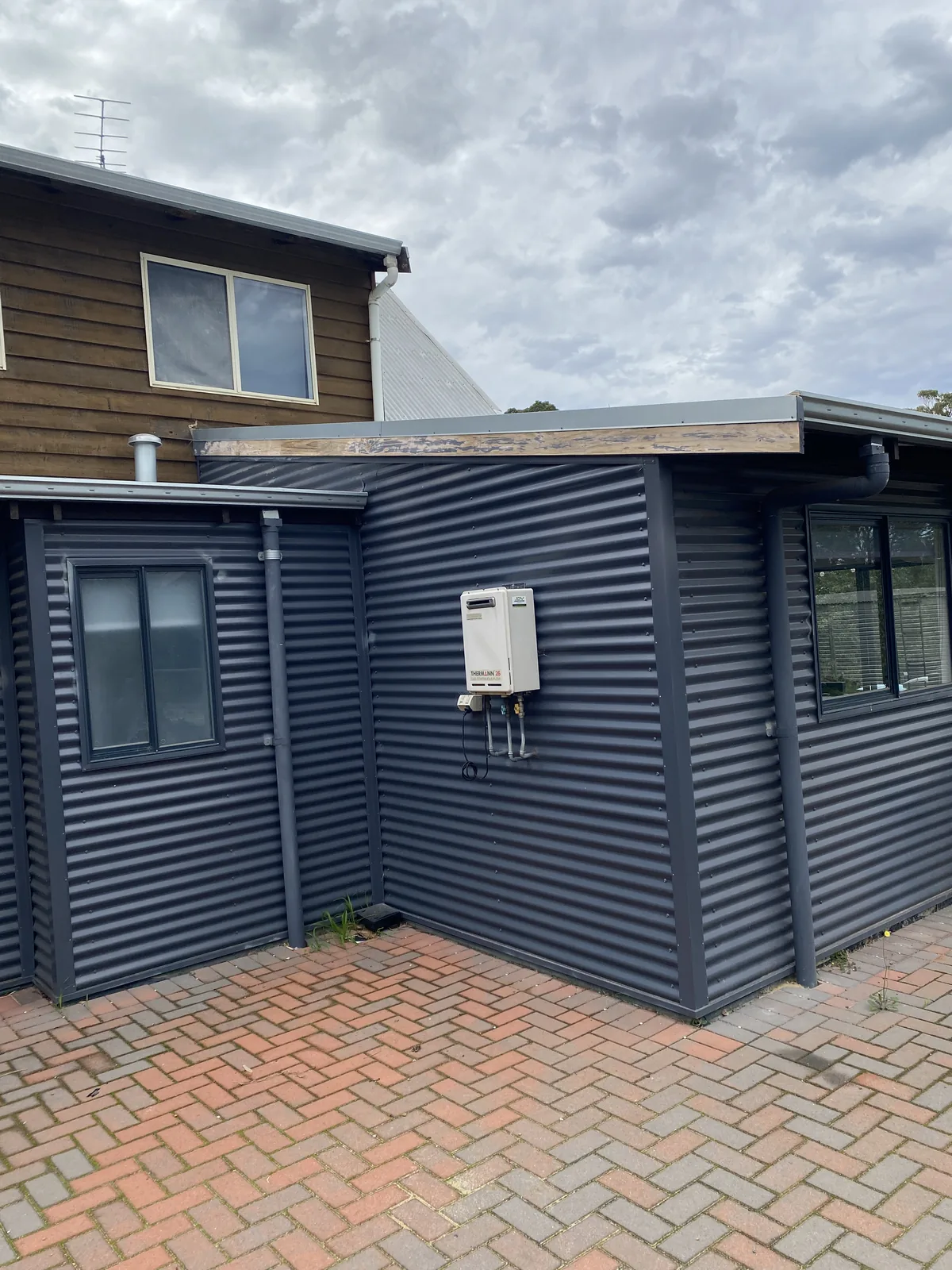 Exterior presenting well